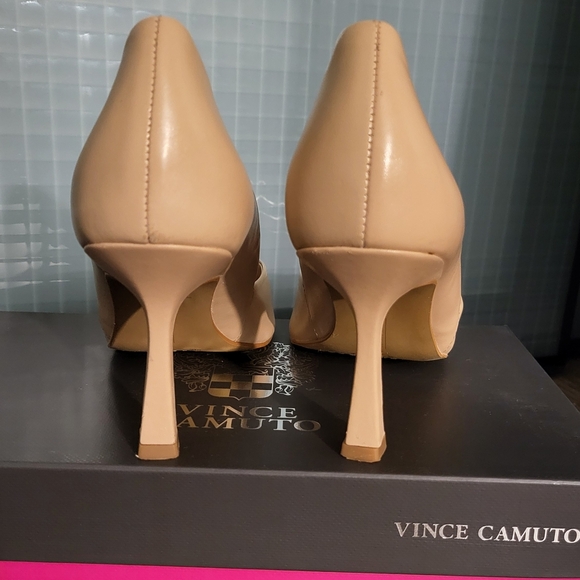 Vince Camuto Women's Tan Pumps - Picture 7 of 9